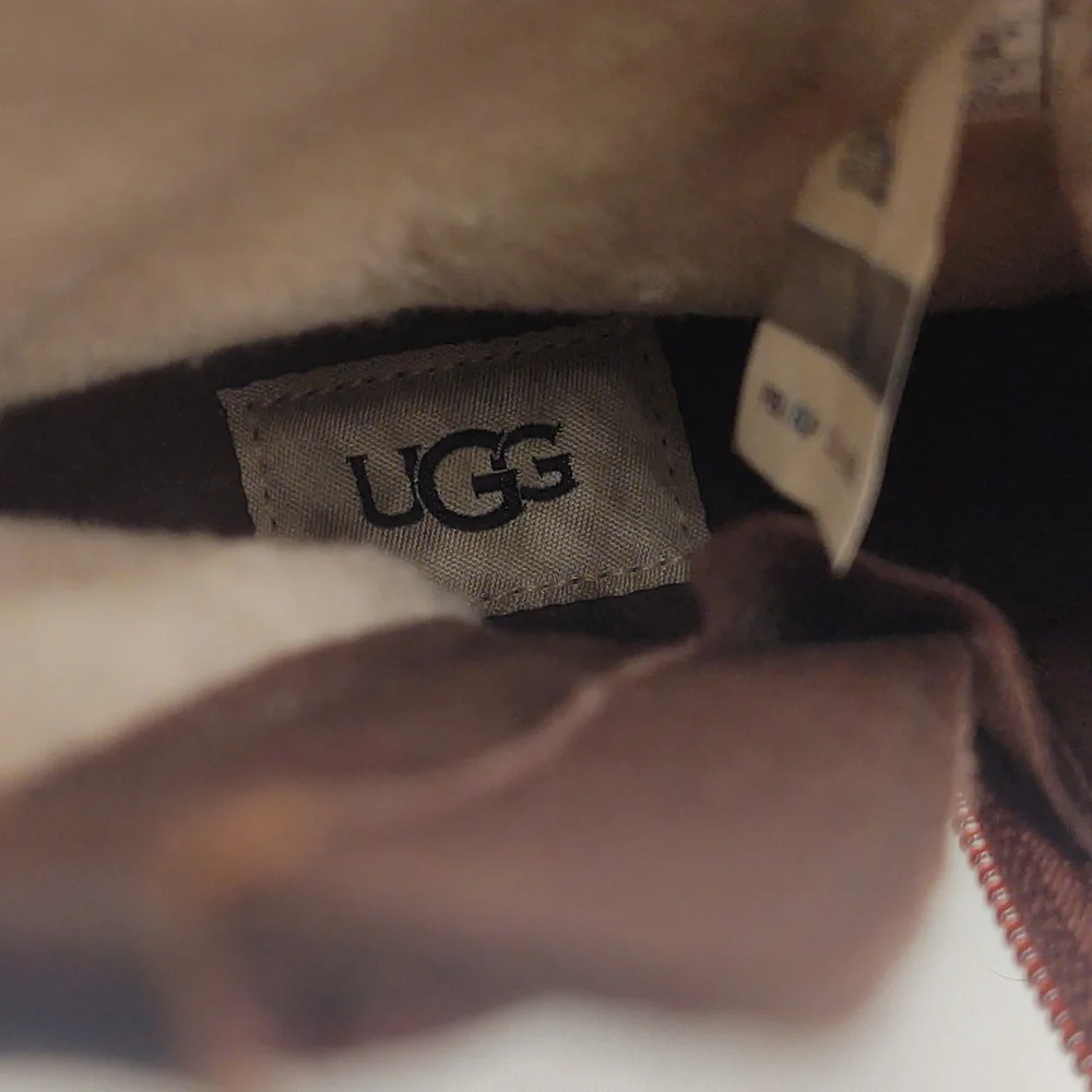 UGG Lace Up Boots Brown Suede Leather 7.5 Hiking Gorpcore Après Ski